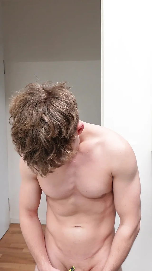 Grwm fit bir twink olarak çıplak