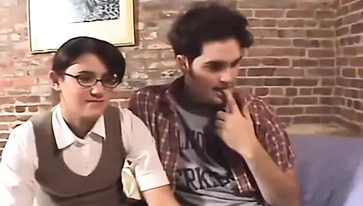 Penny şampiyon gibi Eric'in yarağına biniyor