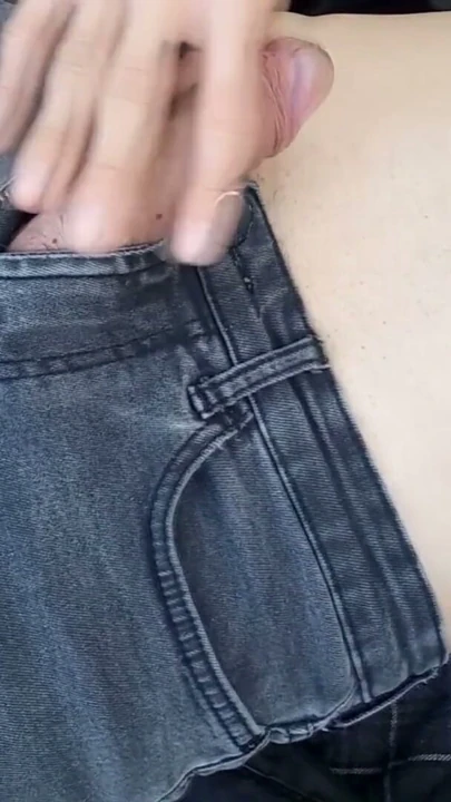 Sevimli gay twink, dışarıda fermuarından çıkardığı sikini sıvazlıyor, Jon Arteen | Bölüm 2