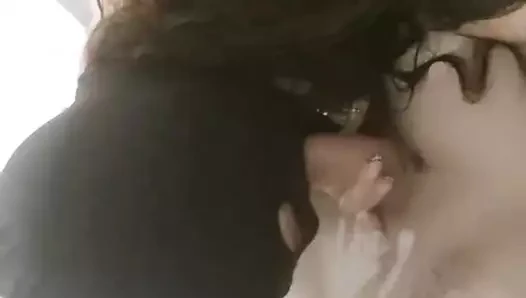 Birlikte banyo yapıyoruz ve elimizden 😀 bir şey gelmiyor