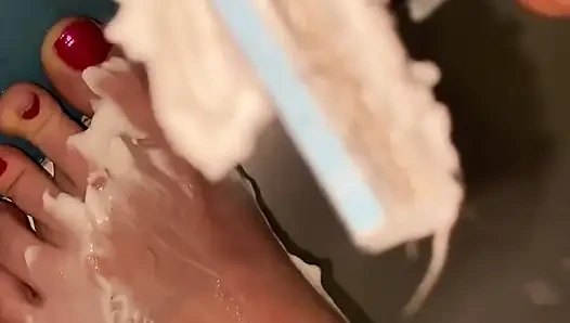 Kıllı bacaklar tıraş oluyor yakın çekim