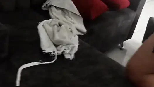 En çok neyi sevdiğini yarak emmek olduğunu, lezzetli olanı emmeye bağımlı olduğunu söylüyor.