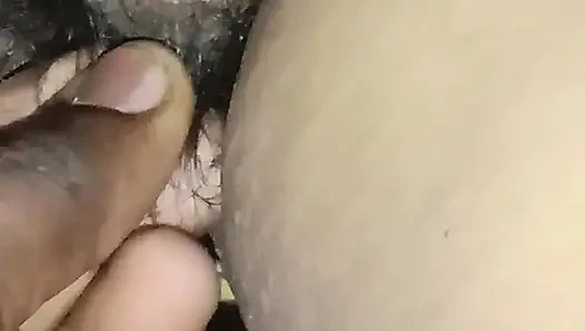 Parmağımı üvey annemin vajinasına soktum ve balını çıkardım, bölüm 2