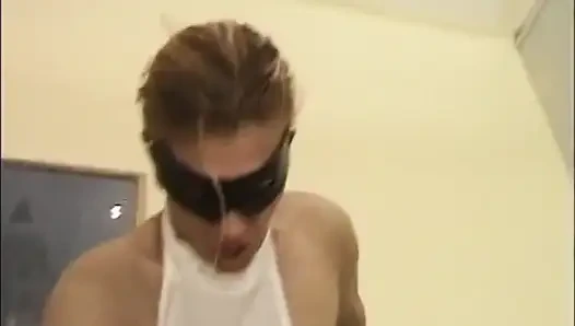 Minyon orta yaşlı seksi kadın amcık sikişiyor