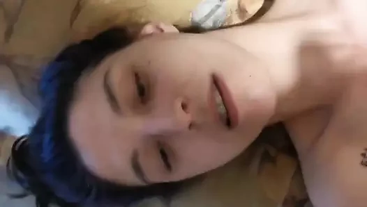 Sonunda erkek arkadaşımın arkadaşının yarağını ye, yüzüme boşalıyor