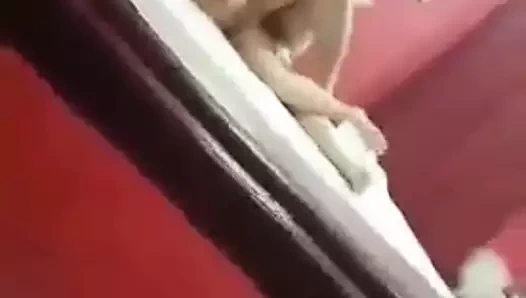 Nevena kod kuce prima kurcinu