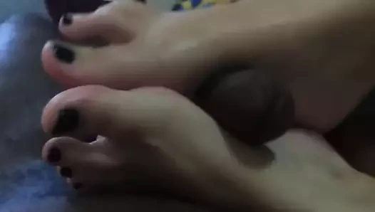 Sevimli kolej kız ilk footjob alay!! cumshot yok!