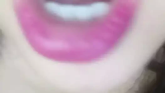 Tatlı genç kızın orgazm ile sabah mastürbasyonu