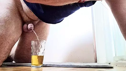 Tatilime geri döndüm. Köpek gibi işemeye ihtiyacım vardı