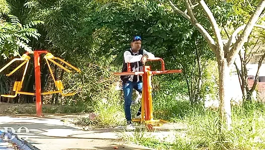 Siktiğim komşumu beni evimde ziyarete davet ediyorum ve beni iyi bir sikişmeye davet ediyorum