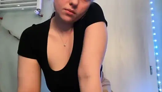 Jucielussie banyoda mastürbasyon yapıyor yakın çekim