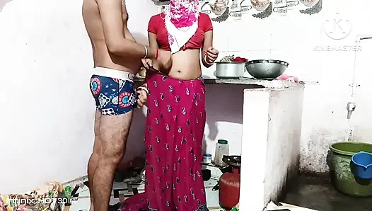 Kichen room me bhabhi ko bhiya pichhese pela