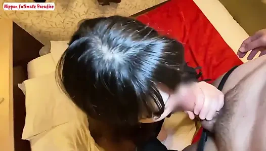 Sevimli tombul kız şeffaf görünüyor dölleme ham seks derinlerde bitiyor