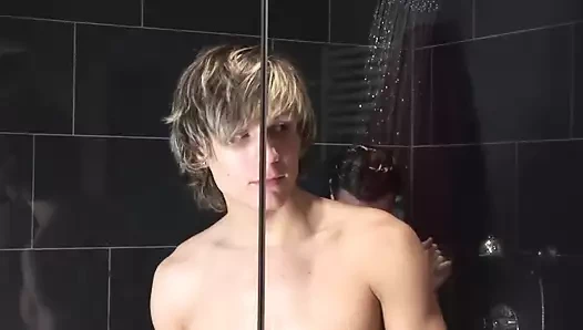 Aşık 2 eşcinsel için ateşli duş...