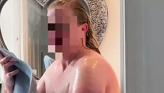 Islak iri güzel kadın