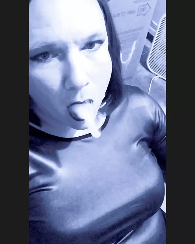 Samantha günah crossdresser sigara vs120 sürüklenen ile