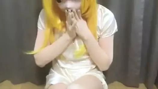 Kigurumi pijama içinde titreşiyor