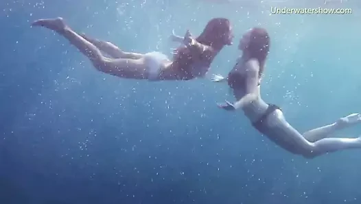 Hotties çıplak yalnız içinde the sea