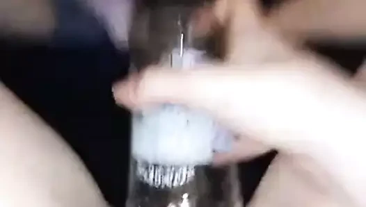 Kız ve yine şişe :)