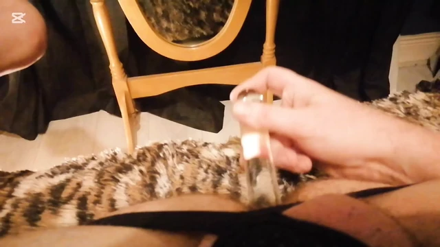 Götümü oyuncakla sikiyorum genç kız