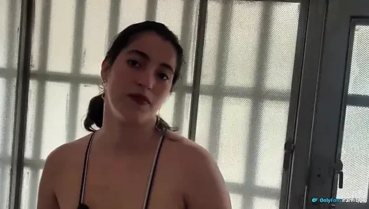 Komşunun yüzü masum ve ben öğreneceğim...