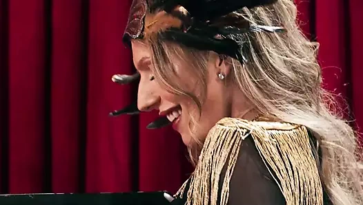 Ateşli sihirbaz Jade Venus yarağını içeri sürmeden önce jewelz blu'nun amıyla alay ediyor - trans melekler