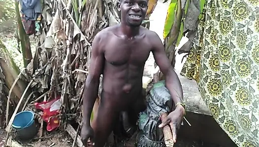 Sikim April'ı bazı kızlara aptal yerine koyuyor