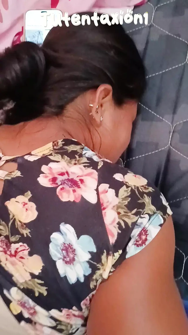 Ev yapımı anal arkadaşım bana yarak ve götten süt veriyor