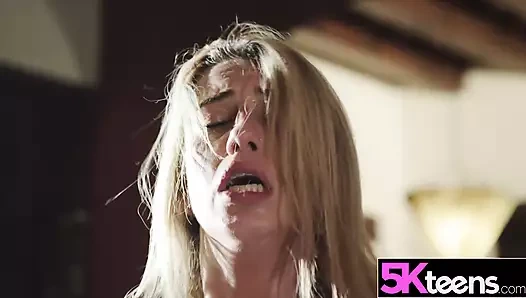 5kteens - Fransız sarışın kanepede yarak alıyor