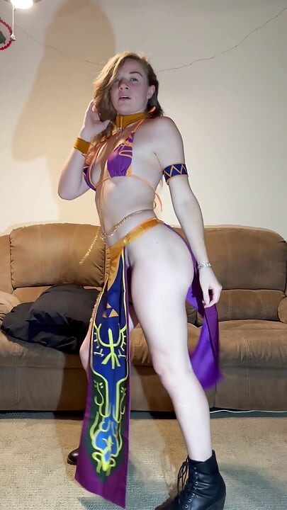 Özel istek - prenses zelda kostümlü bikinili seksi dans