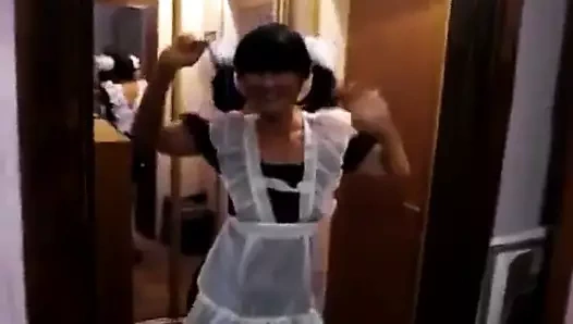 okul üniforması içinde