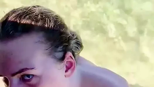 Emily Rose ve James- yaramaz emily jamaika plajında kameraya yakın james büyük zenci yarağını emiyor