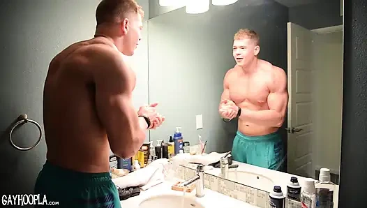 Sarışın kaslı adam Miles Houston