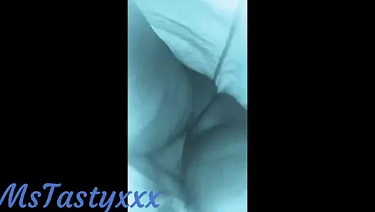 Elbiseme bir göz atmak ister misin?