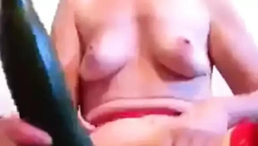 Adım anne mastrubates ile büyük salatalık