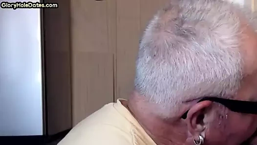 Gaydaddy evinde sert sikiş deliği penisi emmeye bayılıyor