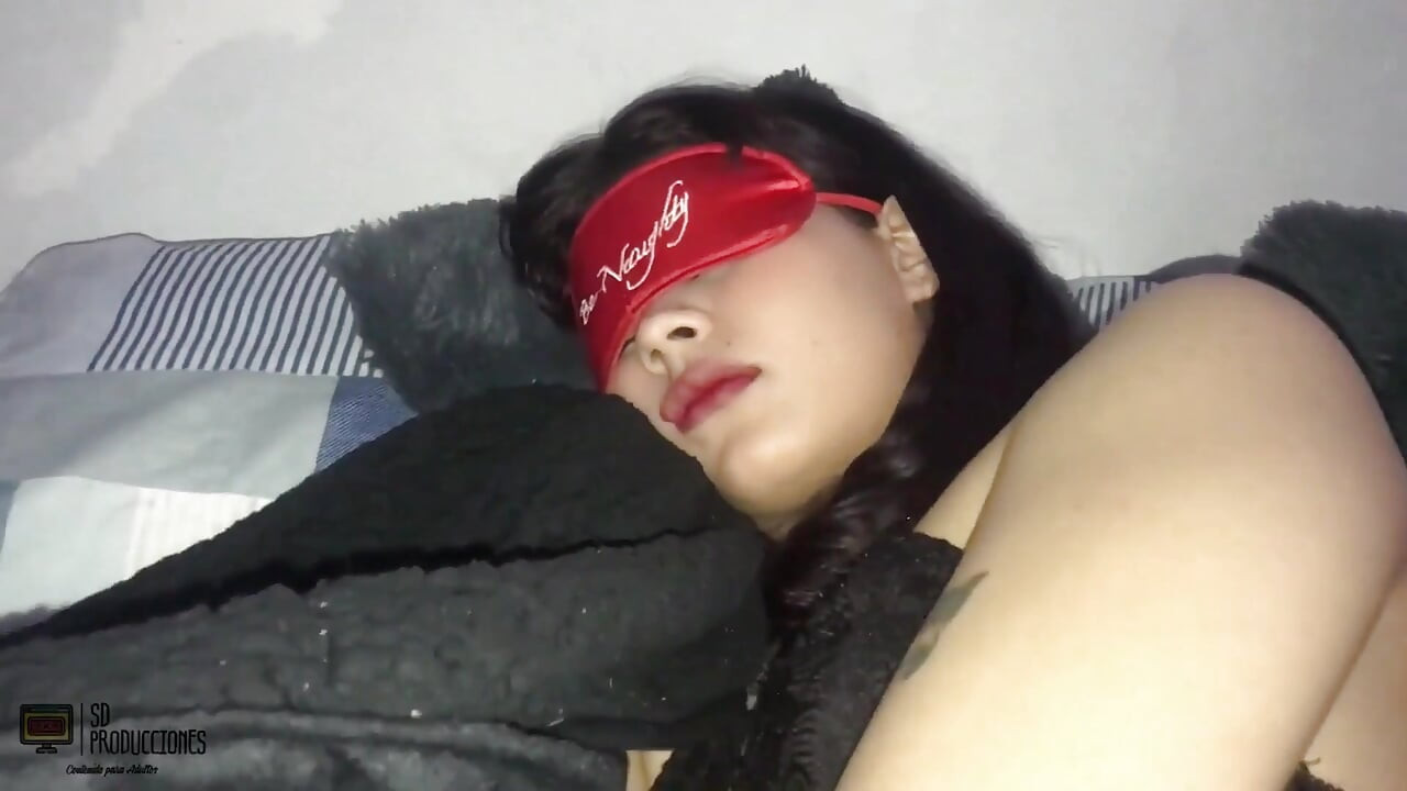 Üvey kız kardeşimin onu iyi sikmek için uzanması gerçeğinden faydalanıyorum - bölüm 1 - İspanyolca porno