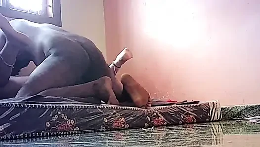 Üvey erkek kardeşim beni evde kimsesiz sikmek istiyor