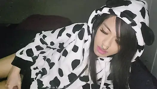 Küçük trans kovboy kız süt seviyor
