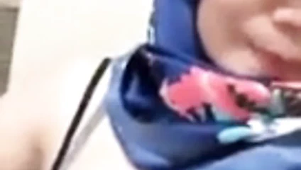 Malezyalı Müslüman fahişe kıçını sergiliyor