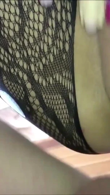 Эпический момент из "Немецкая рыжая студентка в тройничке с глубокой глоткой в любительском видео"