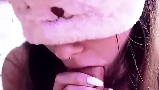 Sevimli kız krem şantili oral seks yakın çekim