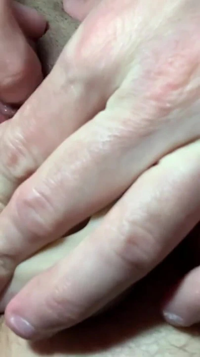 Parmağımla götüme boşalıyorum ve trans yarağıma mastürbasyon yapıyor | Klip 1