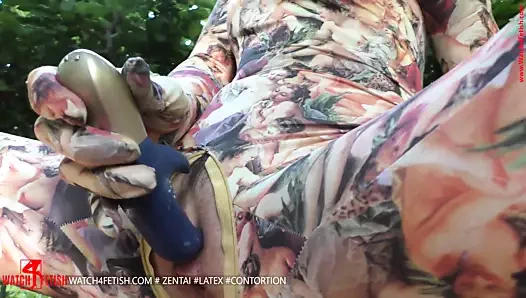 Samira içinde zentai Mastürbasyon içinde the park