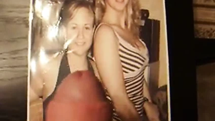 İki genç kıza haraç