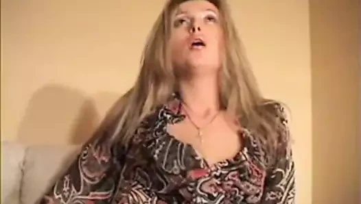 Panter seksi çizmeler içinde birkaç şehvetli osuruk yırtıyor