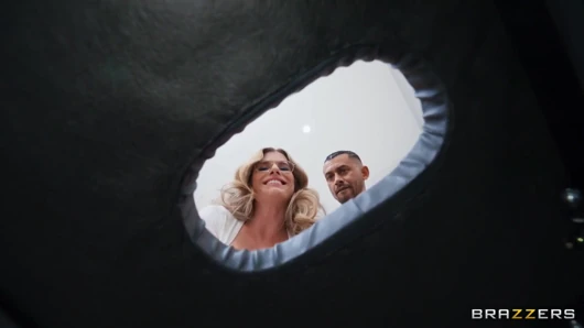 Brazzers - anal orta yaşlı seksi kadın tarafından masaj yapıyor ve sağılıyor