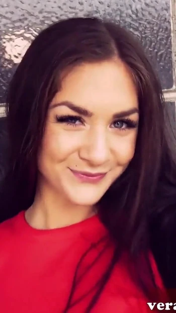 Мощный момент из "Немецкая худенькая юная шлюшка в любительском видео делает свидание на публике"