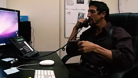 Paige Ashley ve Zoey Holloway ateşli iç çamaşırlı bir adamı paylaşıyor - iki kadın bir erkek üçlü grup seks