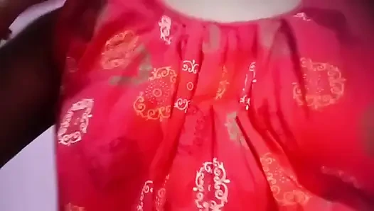 Göğüslerimi emiyor